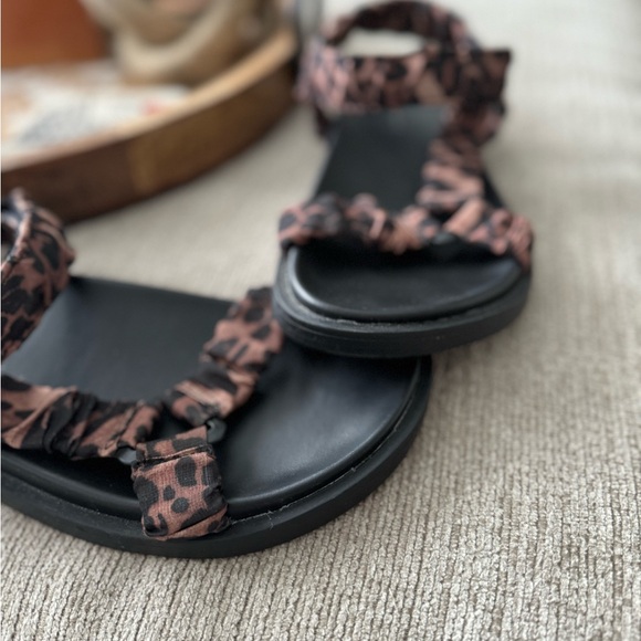 *Like New* 14th & Union Kylie Sandal In Leopard - Picture 6 of 6